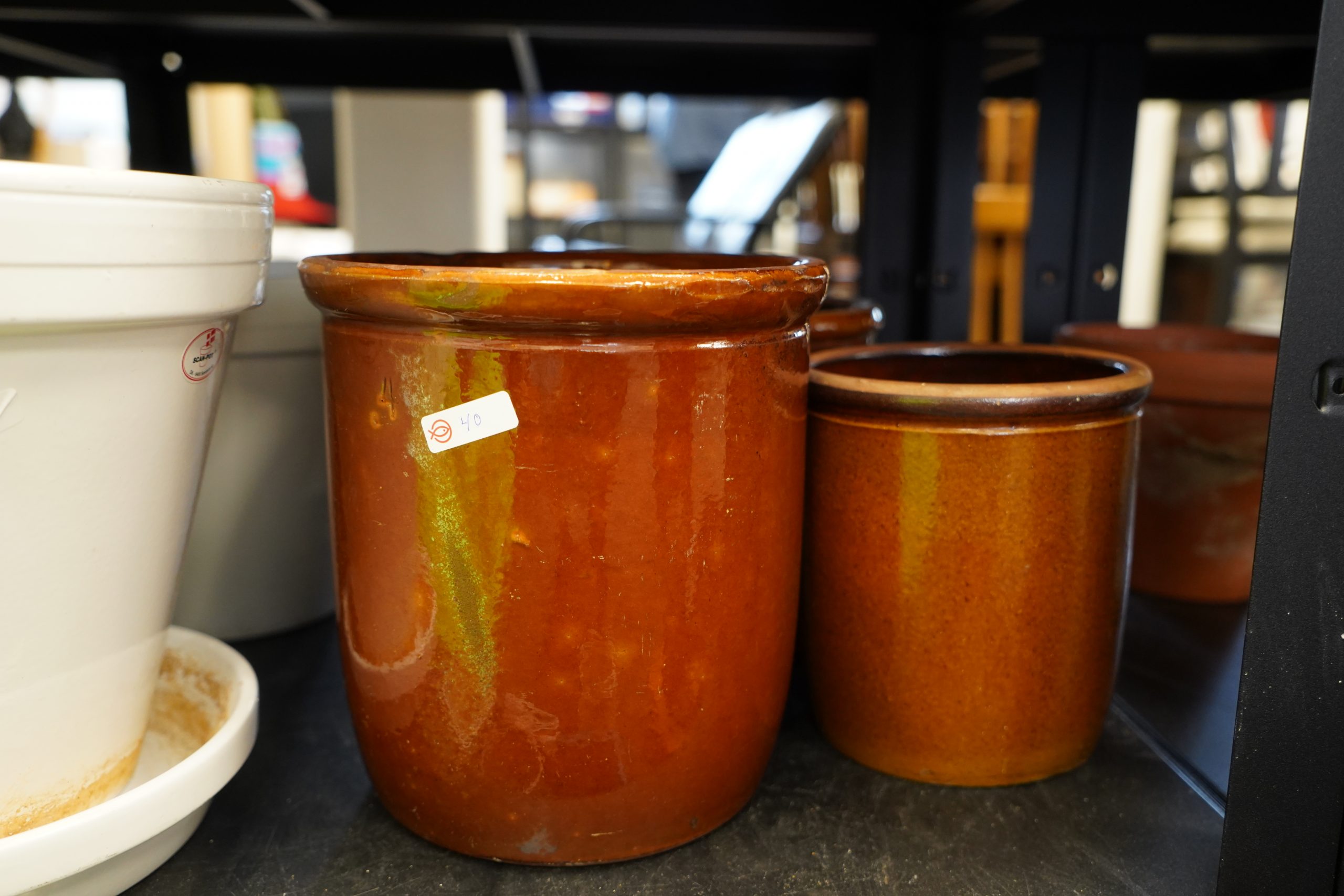 Potter og krukker til salg i Sydhavn genbrugsbutik